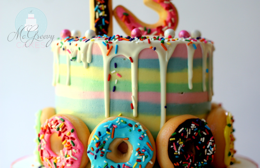 Donut Cake Buttercream teir Close Up
