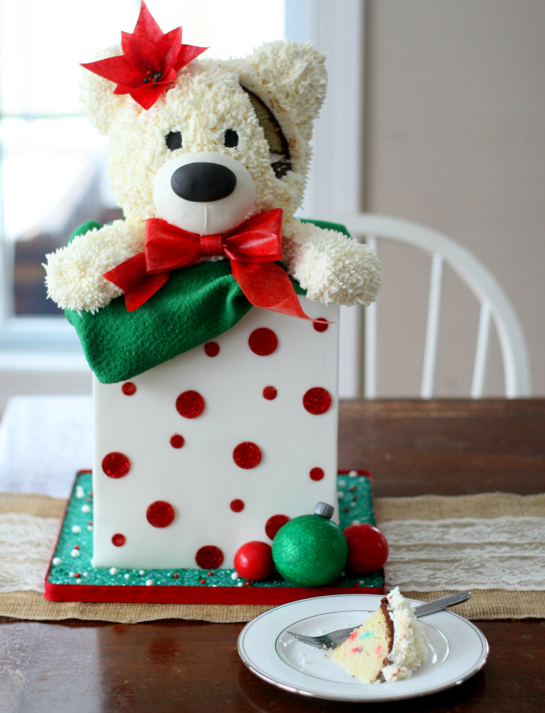 Teddy Present Cake Cut