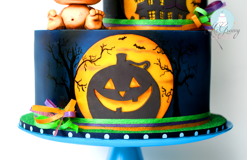 Silhouette and Ribbon Cake Bottom Teir