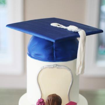 grad cap cake